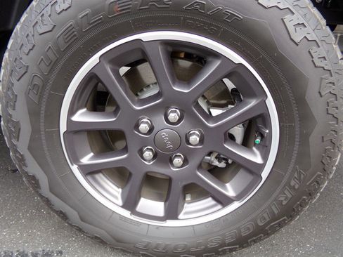 Used 2023 Jeep Gladiator Overland w/ Cold Weather Group image 31