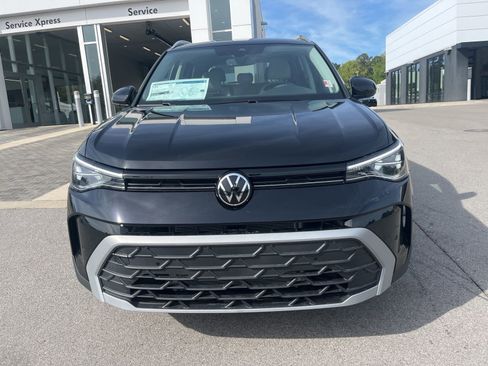 New 2026 Volkswagen Taos SE FWD image 2