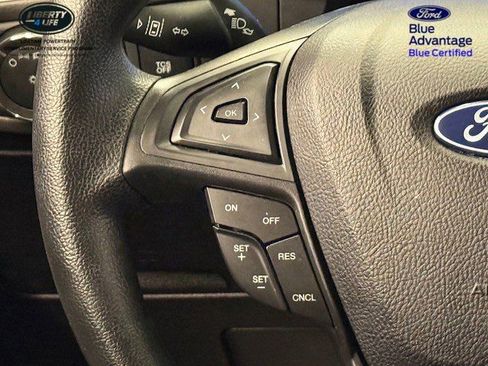 Used 2021 Ford Edge SE image 25