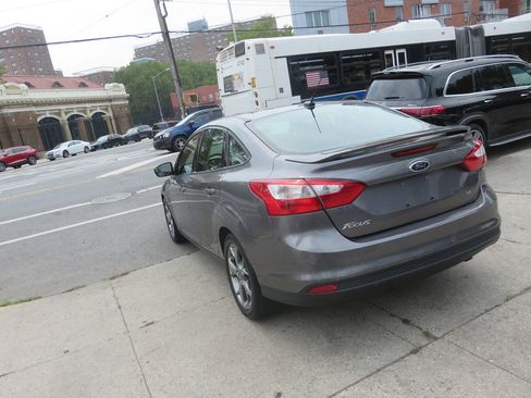 Used 2014 Ford Focus SE w/ Equipment Group 201A FWD image 5