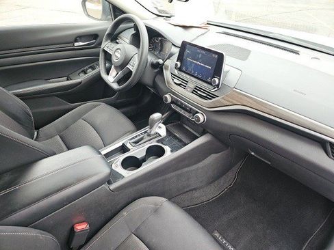 Used 2024 Nissan Altima 2.5 SV image 14