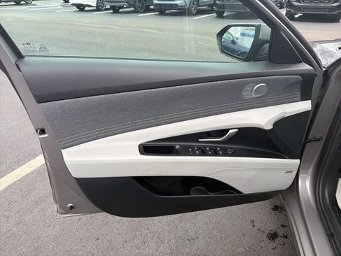 Used 2021 Hyundai Elantra Limited w/ Cargo Package image 18