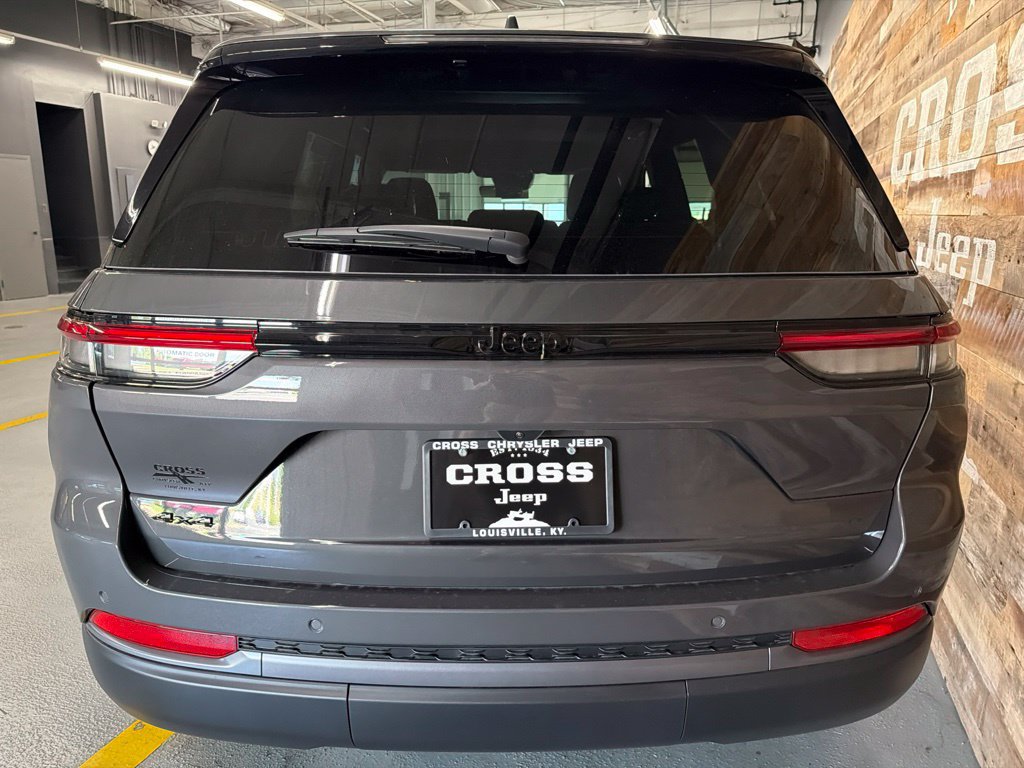 New 2026 Jeep Grand Cherokee Altitude AWD/4WD image 18