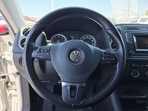 Used 2016 Volkswagen Tiguan S image 6