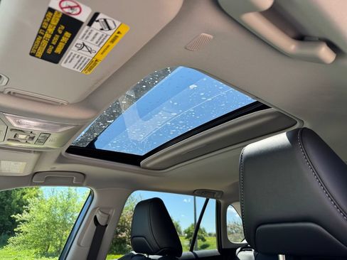 Certified 2023 Toyota RAV4 XLE Premium AWD/4WD image 31