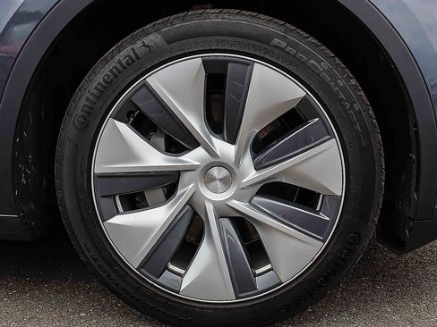 Used 2023 Tesla Model Y AWD image 24