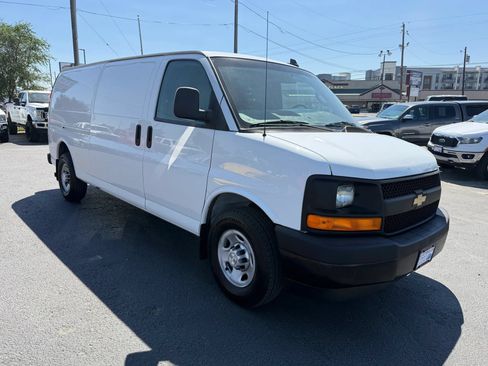 Used 2017 Chevrolet Express 3500 Extended RWD image 7