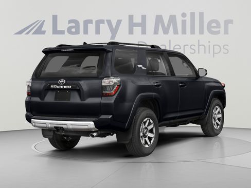 Used 2022 Toyota 4Runner TRD Off-Road Premium w/ Moonroof Package AWD/4WD image 2