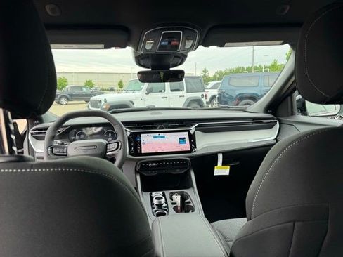 New 2026 Jeep Cherokee Laredo AWD/4WD image 28