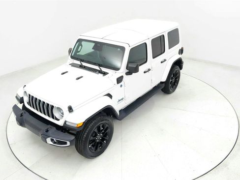 Used 2025 Jeep Wrangler Unlimited Sahara AWD/4WD image 13