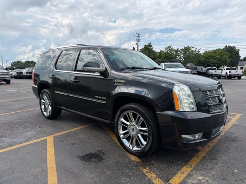 Used 2013 Cadillac Escalade Premium AWD/4WD image 4