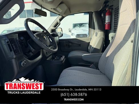 Used 2017 Chevrolet Express 3500 image 6