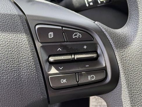 Used 2025 Hyundai Venue SE FWD image 21
