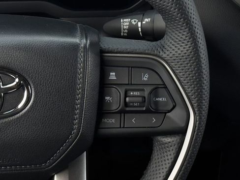 Used 2025 Toyota Tundra Limited AWD/4WD image 16