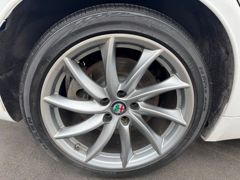 Used 2017 Alfa Romeo Giulia Sprint w/ Cold Weather Package image 28
