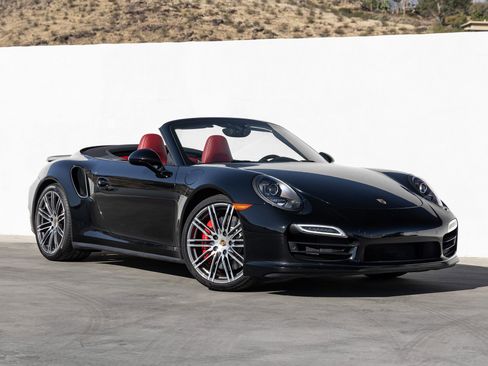 Certified 2015 Porsche 911 Turbo image 9
