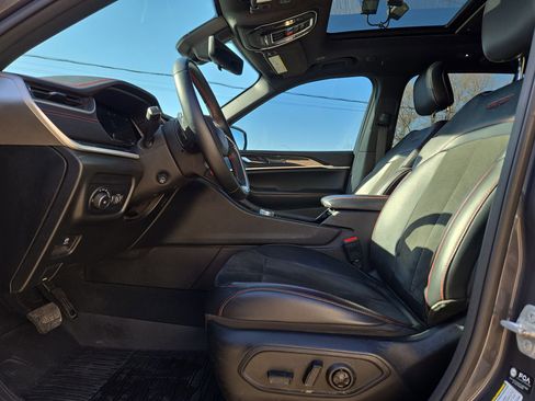 Used 2022 Jeep Grand Cherokee Trailhawk w/ Luxury Tech Group III image 16