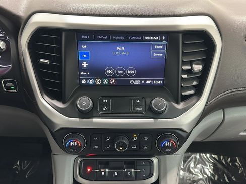 Used 2023 GMC Acadia SLT image 11