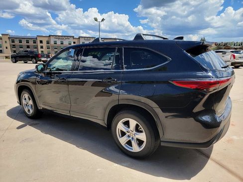 Used 2022 Toyota Highlander L FWD image 7