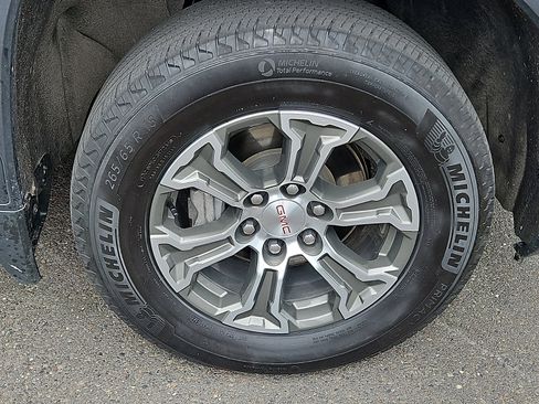 Used 2025 GMC Sierra 1500 SLT AWD/4WD image 8