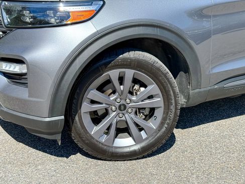 Certified 2022 Ford Explorer XLT w/ Equipment Group 202A AWD/4WD image 11