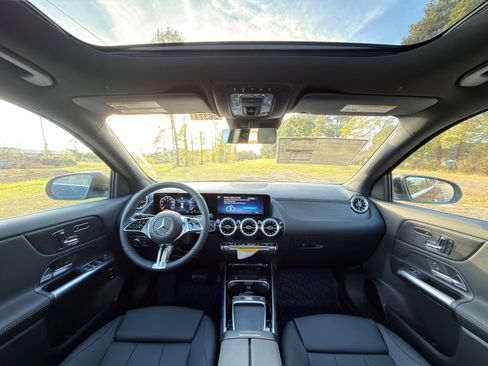 Used 2026 Mercedes-Benz GLA 250 image 2
