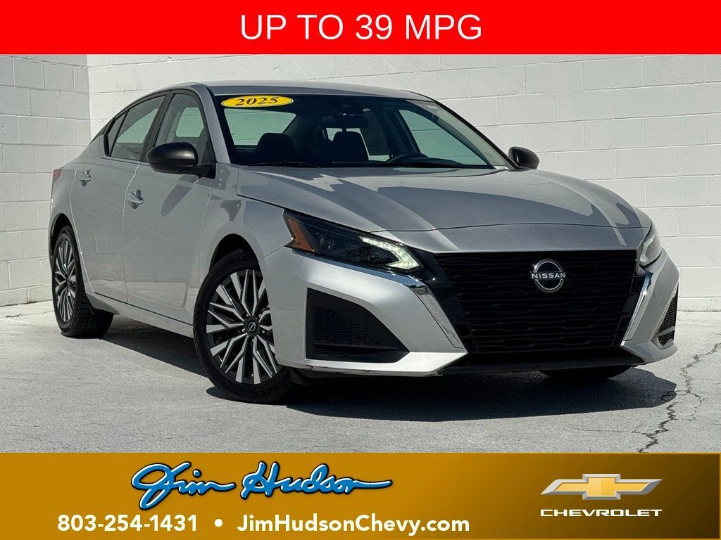 Used 2025 Nissan Altima 2.5 SV FWD image 1