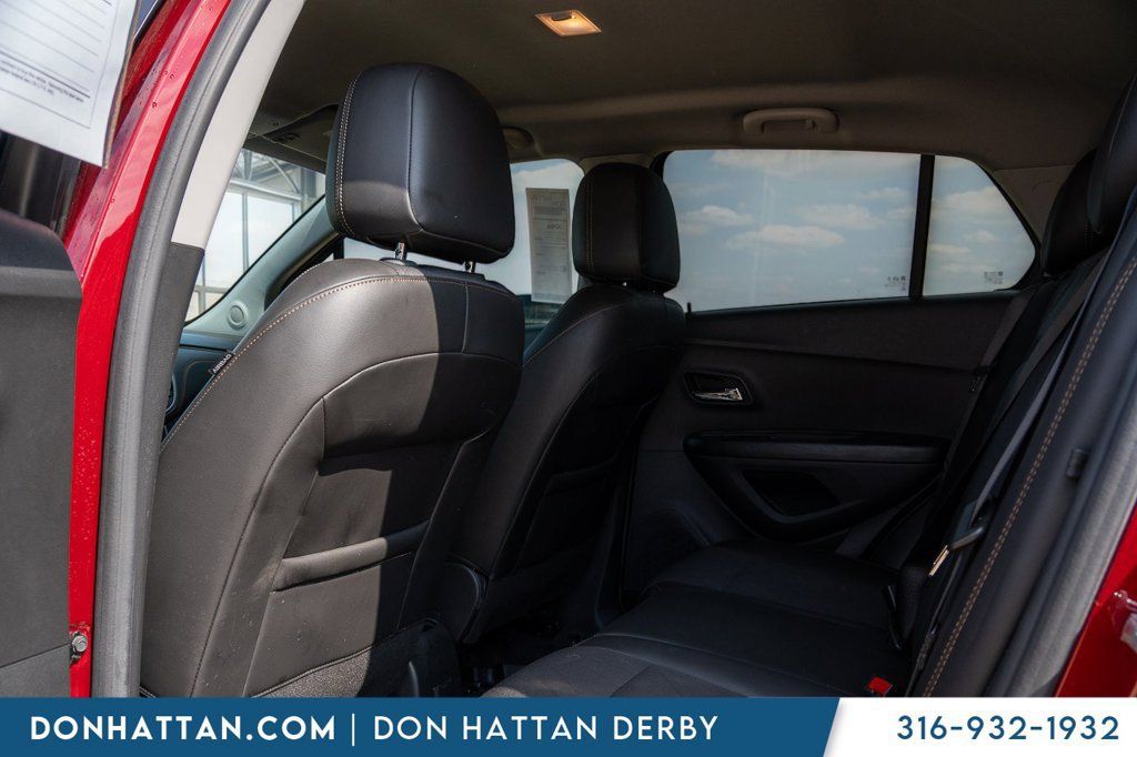 Used 2022 Chevrolet Trax LT w/ Sport Edition FWD image 19