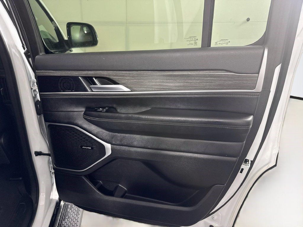 Used 2024 Jeep Wagoneer Series II w/ Flexible Seating Group RWD image 27