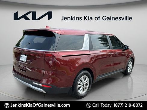 Used 2024 Kia Carnival LX FWD image 4