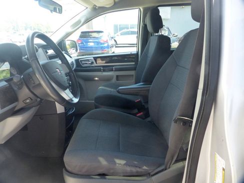 Used 2010 Dodge Grand Caravan SXT FWD image 17