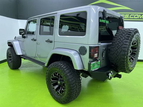 Used 2015 Jeep Wrangler Unlimited Sahara AWD/4WD image 7