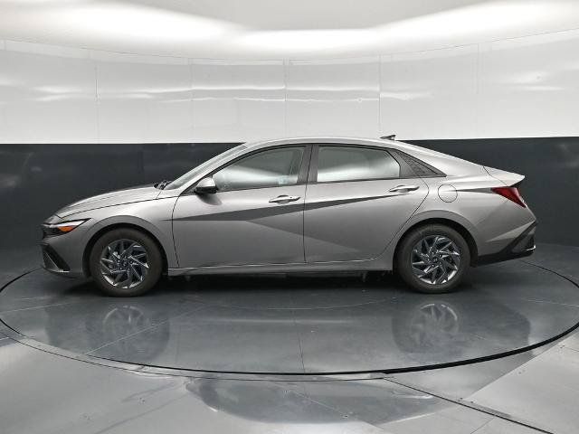 Used 2024 Hyundai Elantra SEL FWD image 6