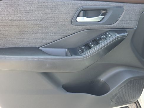 Used 2023 Nissan Rogue SV image 21