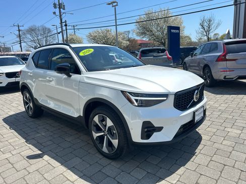 Used 2026 Volvo XC40 B5 Plus w/ Protection Package Premier AWD/4WD image 47
