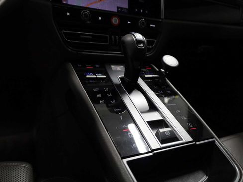 Used 2023 Porsche Macan Turbo AWD/4WD image 29