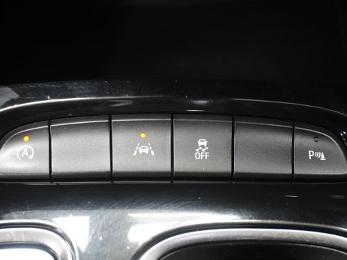 Used 2022 Buick Envision Essence w/ Sport Touring Package FWD image 22