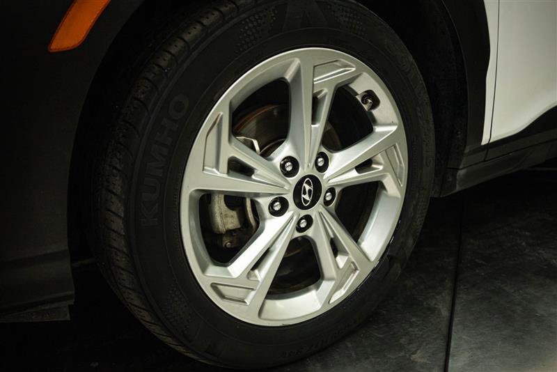 Used 2023 Hyundai Kona SEL FWD image 3