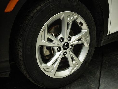 Used 2023 Hyundai Kona SEL FWD image 3