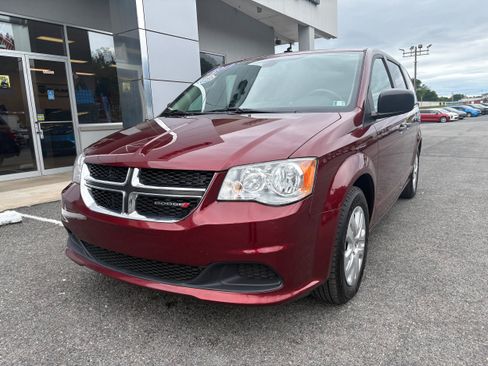 Used 2019 Dodge Grand Caravan SE FWD image 3
