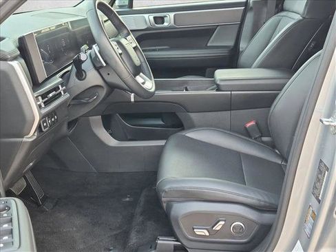 Used 2025 Hyundai Santa Fe SEL FWD image 15