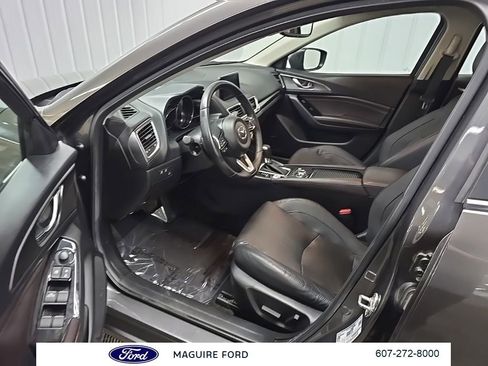 Used 2017 MAZDA MAZDA3 Grand Touring w/ Premium Equipment Package FWD image 32