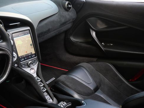 Used 2019 McLaren 720S Performance RWD image 26