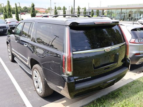 Used 2020 Cadillac Escalade ESV Luxury AWD/4WD image 14