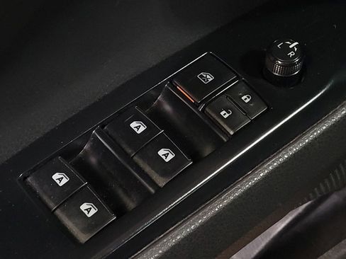 Used 2020 Toyota Camry SE FWD image 27