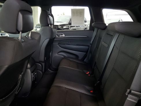 Used 2018 Jeep Grand Cherokee Laredo RWD image 9