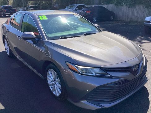 Used 2018 Toyota Camry LE image 1