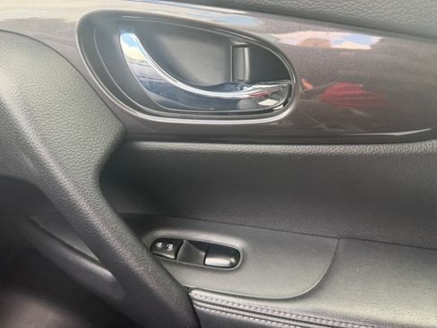 Used 2019 Nissan Rogue SV w/ Premium Package FWD image 35