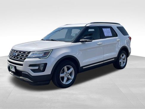 Used 2016 Ford Explorer XLT AWD/4WD image 4