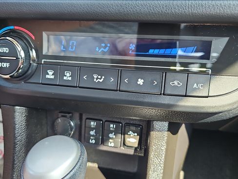 Used 2015 Toyota Corolla S Premium FWD image 25